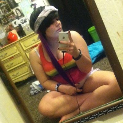 Hia. Im kassidee. i like bands. follow me. kik-dinosaurs_fail snapchat- dinnosaurs_fail instagram- theamazingboner & 6unhappyteens9 & junkyperf