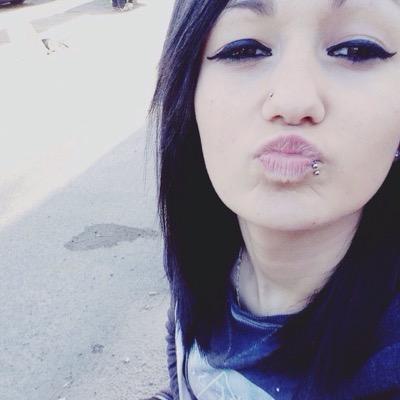Ma meilleure amie ma vie.
Tu me manque.