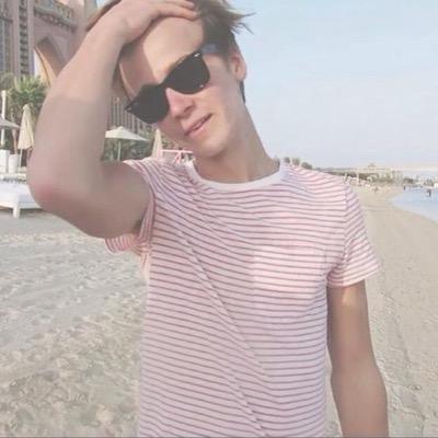 FOLLOW @joesuggsface OR I UNFOLLOW THIS IS A FREE FOLLOW :)