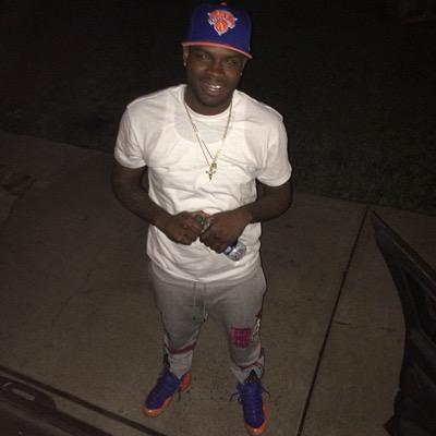 mondoeee's profile picture. 