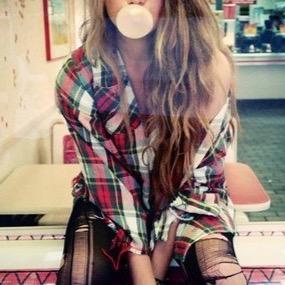 offstring_mukey's profile picture. _W H E N_
_G R E E N_
_E Y E S_
_M E E T_
_B L U E_