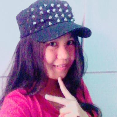 Hobby gambar,main gitar,dan hobby ngusilin orang. (sendiri)