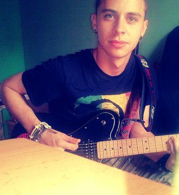 C.D. Castilla Palencia. Estudiante de magisterio EI + EP. PSN id: teran_castilla; Steam: teran_bigdaddy. Gamer por nacimiento, musico por inspiracion.