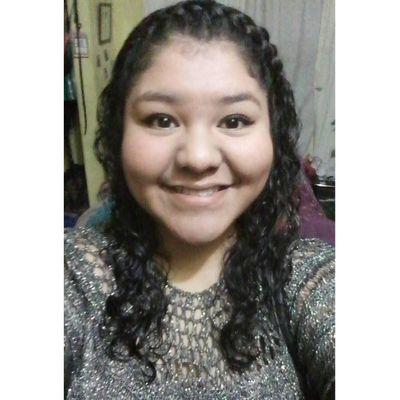 19 años, enfermera oncóloga en formación ❤. Bromista, sincera y sonriente. Me encantan las galaxias y las estrellas. ☺