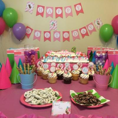 Custom made cookies and minibites desserts ideas! Follow us on IG @yourcandystation Yourcandystation@gmail.com