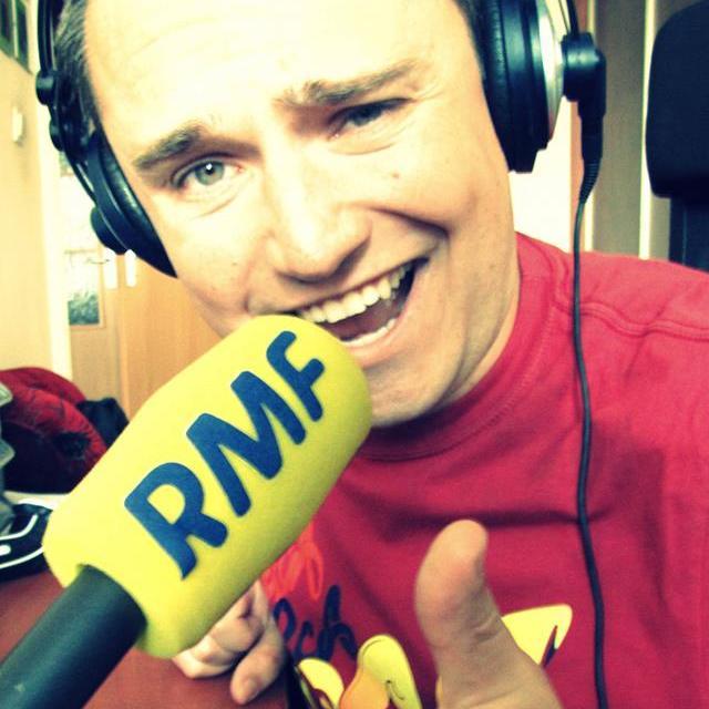 Mówię o sporcie w RMF FM. Poza tym sporo czytam.