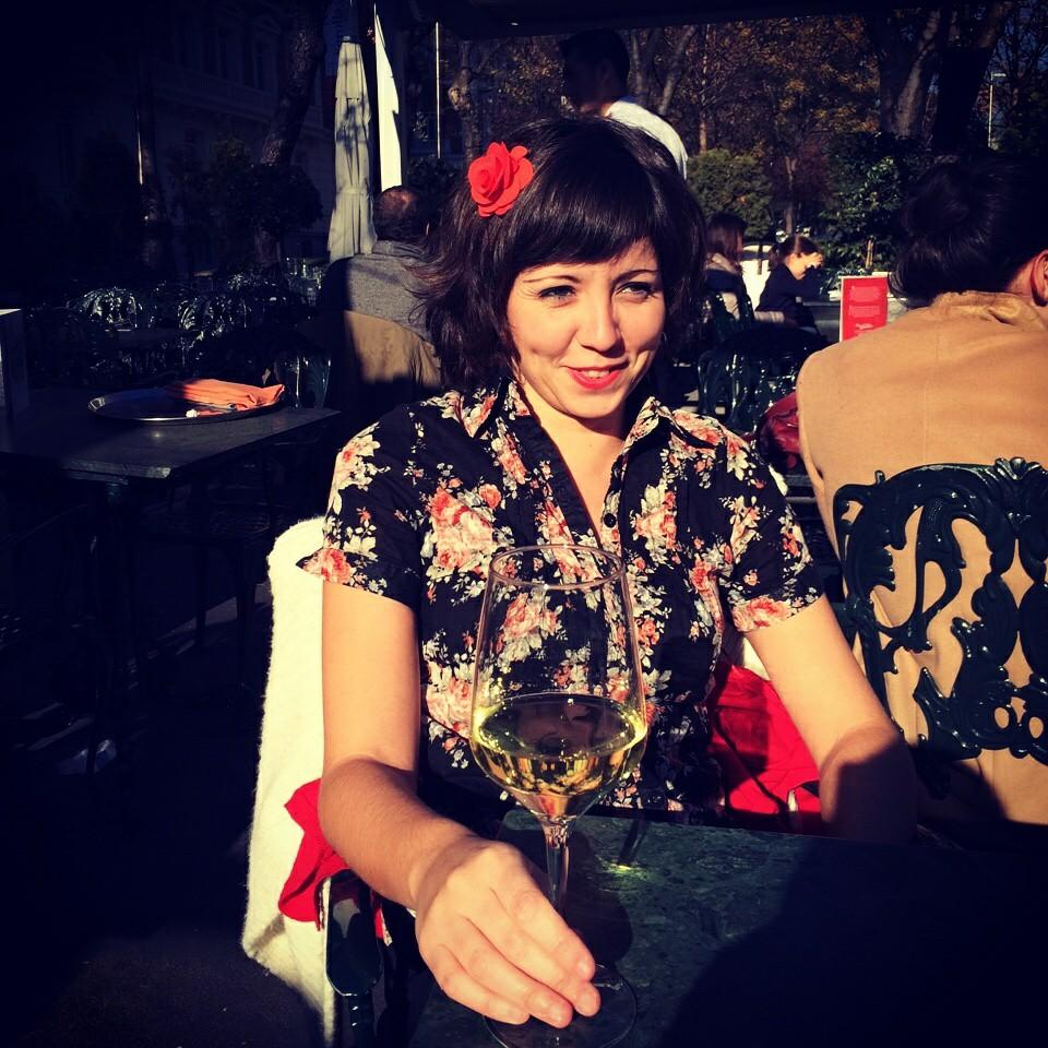 Historiadora del arte, dramaturga, directora de teatro y superviviente en el mundo de la cultura.