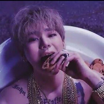 韓国好き01line。❤︎Block B☞ジコよりおる❤︎EXO☞シウタオよりおる❤︎BIGBANG☞すんちゃん ❤︎SHINee☞オンテムよりおる❤︎BTS☞てて❤︎東方神起☞チャンミン ◎頭の中はいつも腐ってる。◎結構 雑食。◎相互希望◎安定さん欲しい【双子ちゃん♡▷@yuina_shinee225】