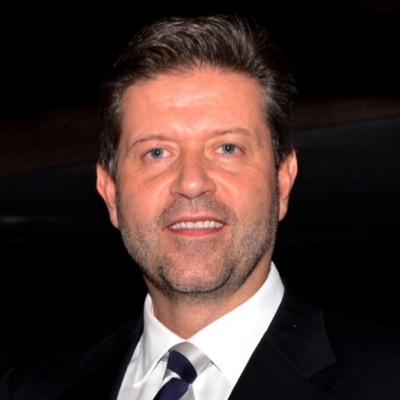 Empresario y lider mexicano. Promuevo la union y seguridad empresarial y personal  para una vida mejor. Difundo valores, etica y la justicia en mi pais.