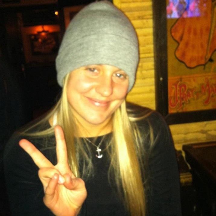 h_mitchie5's profile picture. Coach’s Wife 🏀 - Gator Girl 🐊- Wine Lover 🍷