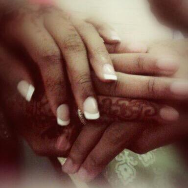 kikiaz2's profile picture. A real friend is the one who walks in ,when the rest of the world walks out.