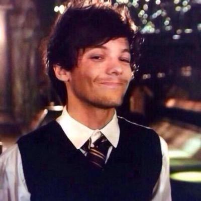 FOLLOW LIGHTSTOMYLOUIS BC SHE GAVE YOU A FREE FOLLOW