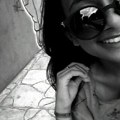 Que chova felicidade, e que eu me afogue em cada gota. Que haja tempestade de coisas boas.