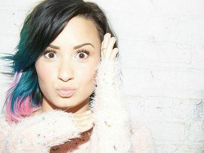 • Lovatic • Arianator •