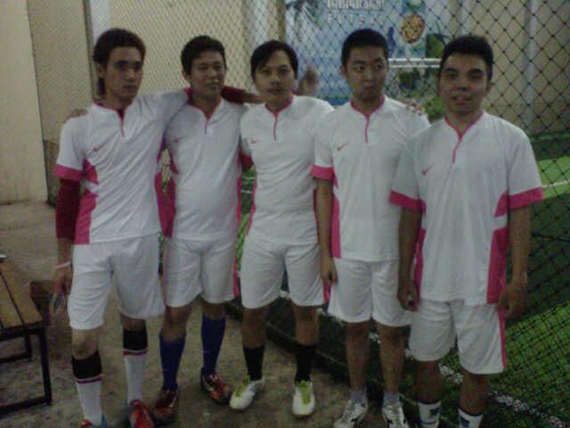 † Football Player and Football Lover..Biggest fans of Barcelona FC & MUFC..Gamers..S♥NE..1990 †