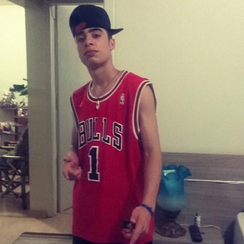 eu gosto que me odeiem e que me invejem, porque ninguem odeia o fraco, nem inveja o feio.