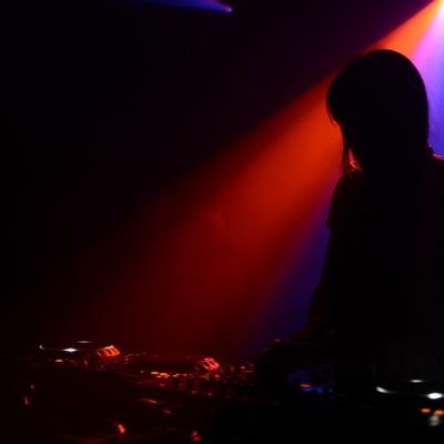 DJ/Producer & lovin every second of it... Half of @MoliseMusic https://t.co/CRBRAgxEGU Ele-Vibe@hotmail.com
