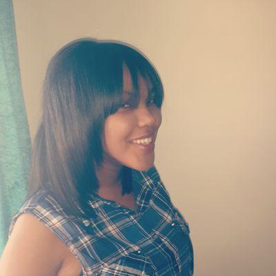 Fun-Loving, Bubbly, Ambitious young woman who Cherishes family|Live☆ Love ♡ Laugh :) I totally love Burger King & Sushi◇ #FootballFanatic #MUFC  #IG: Miss_anwin