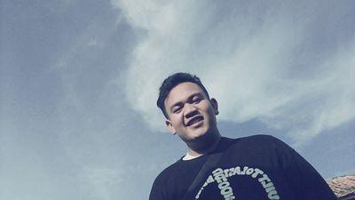 Do what you love, and love what you do ~Tom Delonge