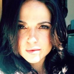 follow @onceuponalanap and @lanapompeo