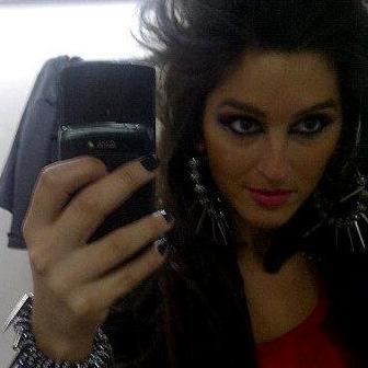 FAN de @NoeliaGitanos un ser mágico que cambio mi vida...amo a #Gitanos #Gitanista orgullosa...viva el flamekito y el arte..