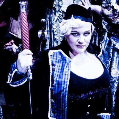 burlesque dancer/costume mastermind