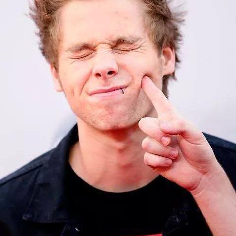 lukeashdimples's profile picture. 