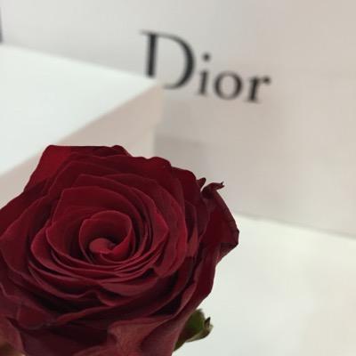 آستودعتك يا الله جل أمري وفوضته إليك فاملأ حيآتي تيسيرآ من عندك وقربآ منك وآغمر قلبي بالرضآ..
