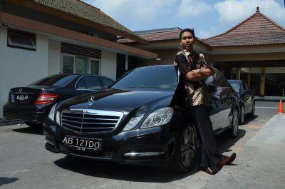 kami menyewakan beberapa jenis mobil, mercy,alphard/vellfire,camry,fortuner,hiace commuter,elf,innova,avanza, dan melayani paket wisata dengan bus,voucher hotel
