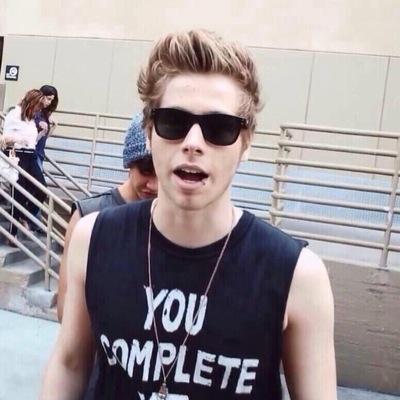 4 Australians ruined my life... ✌️