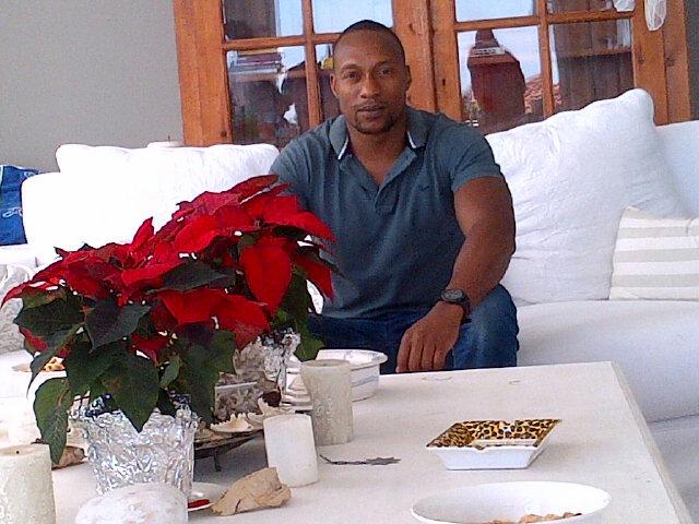 MivuyoTony's profile picture. 