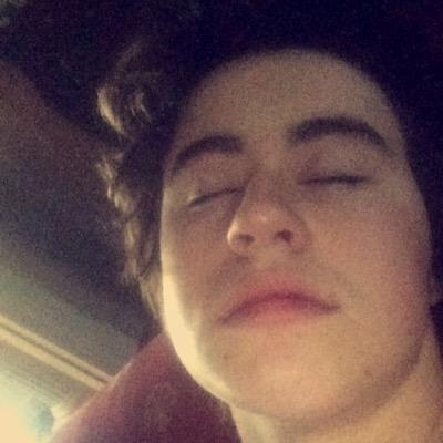 FOLLOW 
@gimmiethatnash BC SHE GAVE U THIS FOLLOW!!