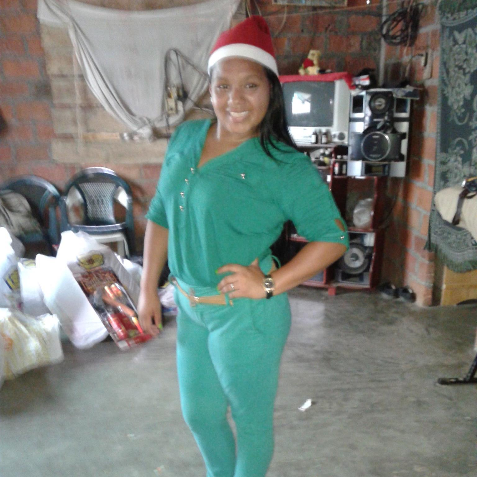 SOY UNA CHIKA ALEGRE Y DIVERTIDA  Y ME GUSTA COMBATE RTS