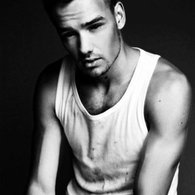 {@niallslilkitty is my lil sis, hurt her and i'll end you}