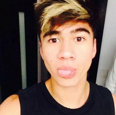 l‘m just a little girl who is hopelessly in love with @calum5SOS. ❤5Sos❤1D❤Little Mix❤ 5/18/2015