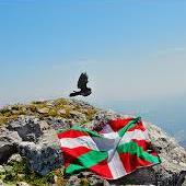 “Gu sortu ginen enbor beretik sortuko dira besteak, burruka hortan iraungo duten zuhaitz ardaska gazteak”