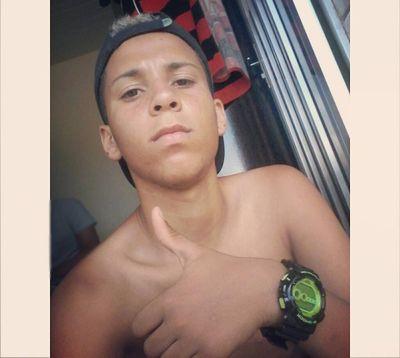 Com a cabeça erguida e mantendo a fé em Deus.......