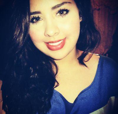 Ella te hacia ser mejor persona y tu a cambio la hacías muy feliz  #ONE DAY.