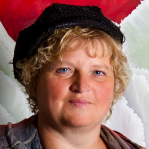 A creative studio. We do a lot of workshops. Bob Ross and Gary Jenking painting workshops, mozaiek, jewelry, Powertex, flower decoration, teambuilding.