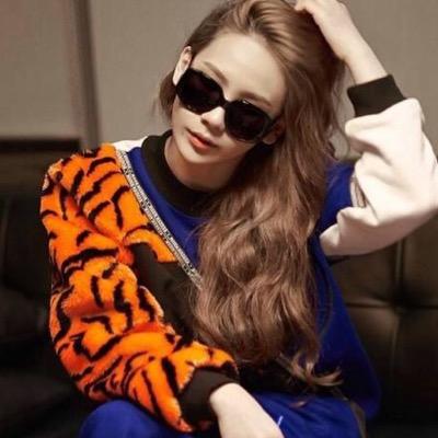 Lee Chaerin Of 2ne1 @dcraxxi is my dara bby