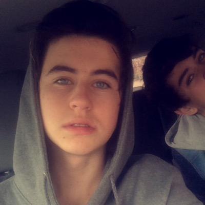 hi beautiful follow @gimmiethatnash bc she gave u this follow