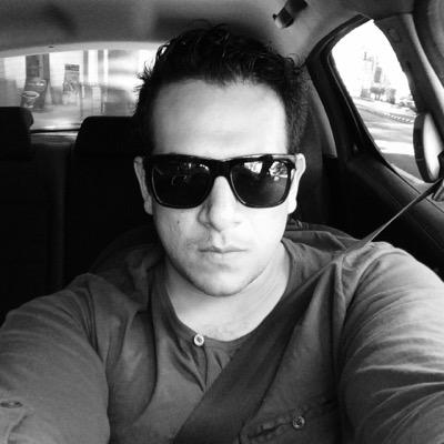 Mercadólogo, Diseñador Web y Fotógrafo.
Necesito de café para funcionar, aquí me quejó de todos.
