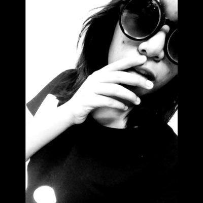 UnWeonaMas's profile picture. Tengo más labial que metas en la vida.