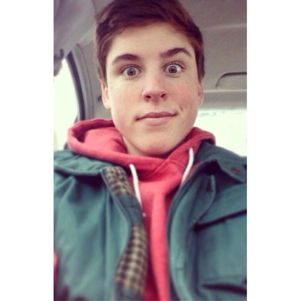 ❀This account is dedicated to the one&only Sam Woolf. He makes me smile&is a big inspiration for me. You should listen to him sing,his voice is beyond perfect.❀