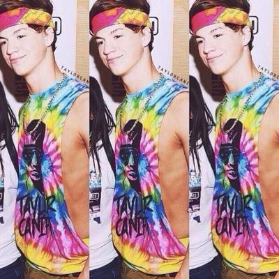follow @hoodirwinn and rt the link in my tweets please✌️