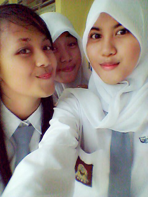 Lulus UN & PTN. Praytiwik buat banggaAbaemak :);)
BN;)