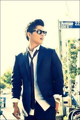 hooligans boy forever *-* me encanta Bruno mars (PeterGeneHernandezBayot) me encanta sus canciones it will rain ,when i was your man & the lazy song