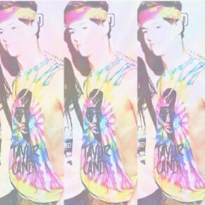 @beminelandis loves you enough to give you a free follow. return the favor and follow her.