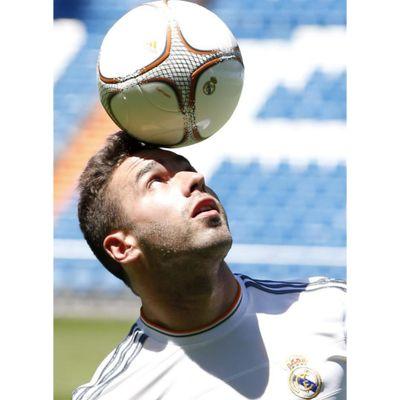 Cuenta de apoyo al mejor lateral derecho, el 15 del Real Madrid CF. El 'Pitbull' de Leganés. Trabajo, esfuerzo, sacrificio y humildad, un ejemplo a seguir.