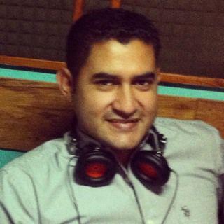 Locutor, amante de la musica venezolana, margariteño de nacimiento, enamorado de la vida, venezolano 100%.